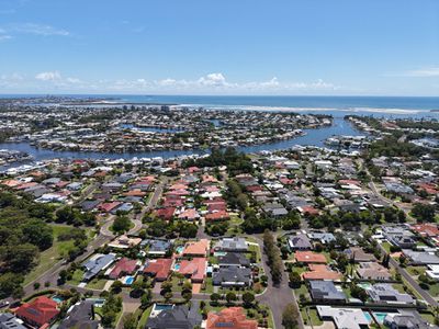 28 Kalowendha Avenue, Pelican Waters