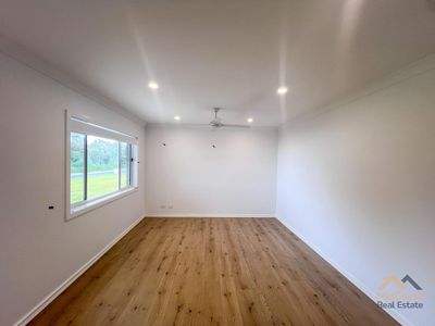 8 Jade Crescent, Diamond Beach