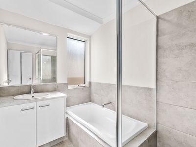 17 Desert Pea Loop, Piara Waters