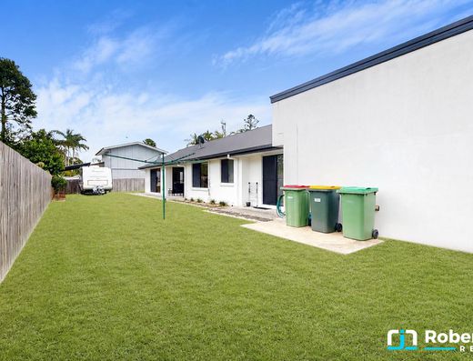 Immaculate Home with Side Access & Short Walk to Town image 23
