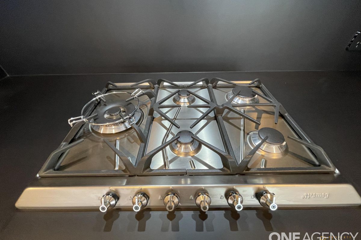 1601 / 8 Chambers Court, Epping