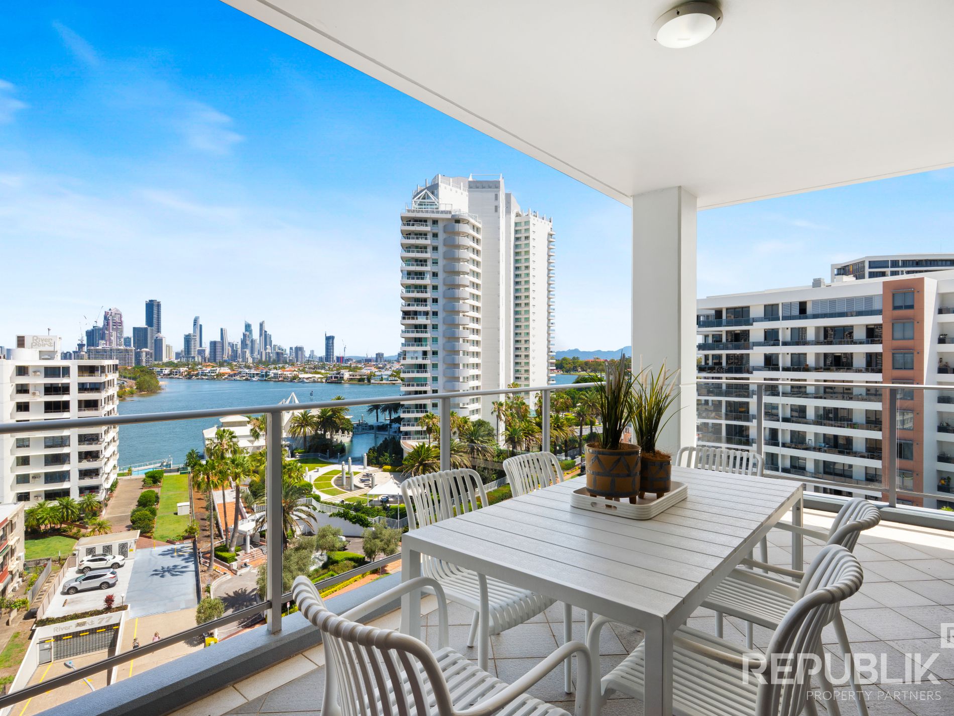 1101 / 4 Como Crescent, Southport