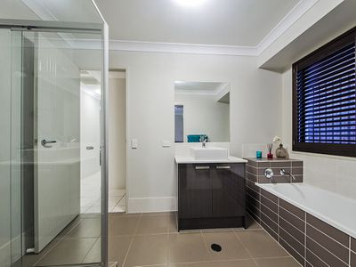 7 Amalia St, Birkdale