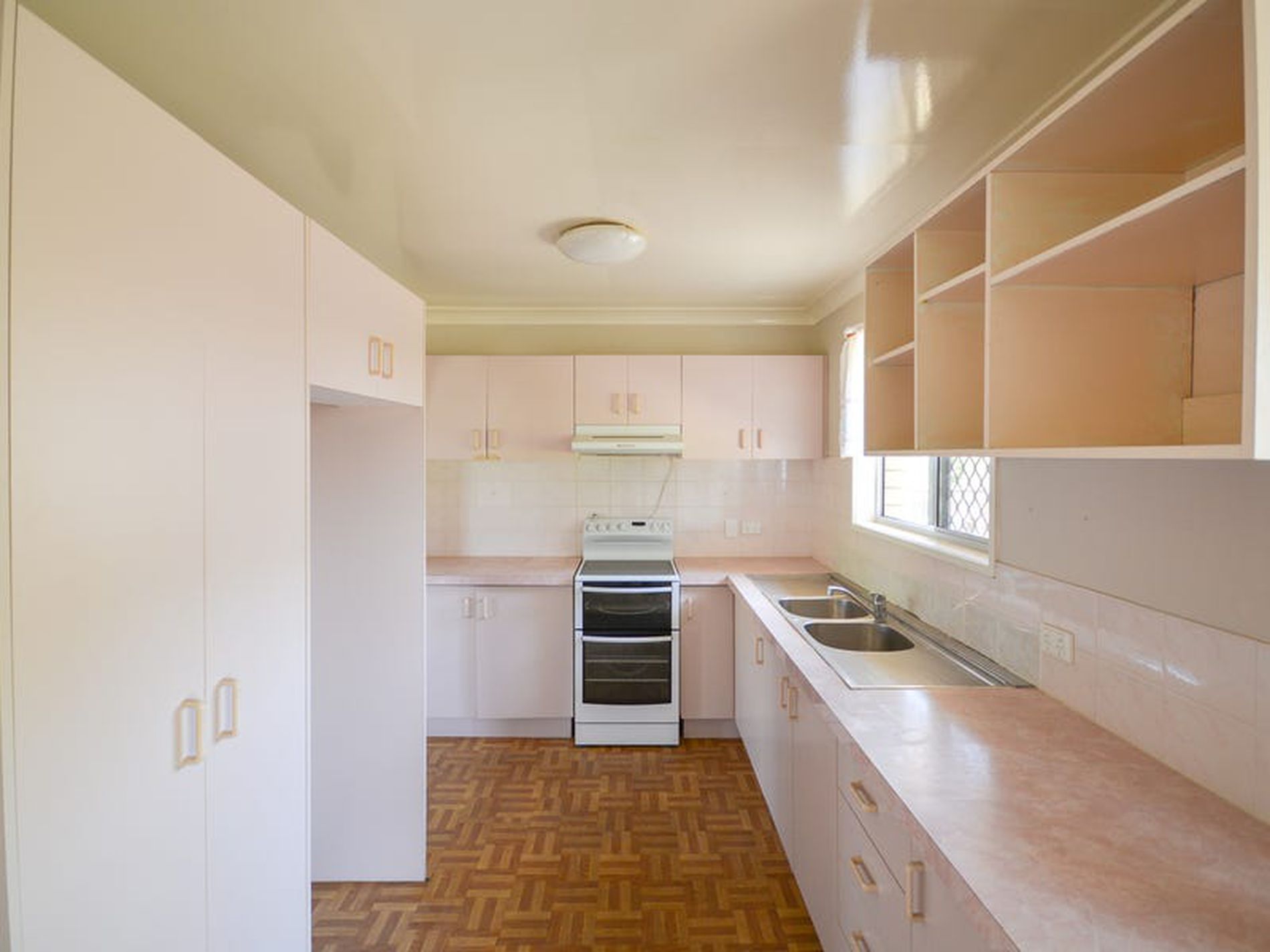 8 Milgate Street, Collingwood Park