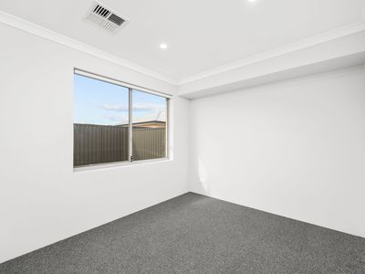 7 Barnevelder Bend, Southern River