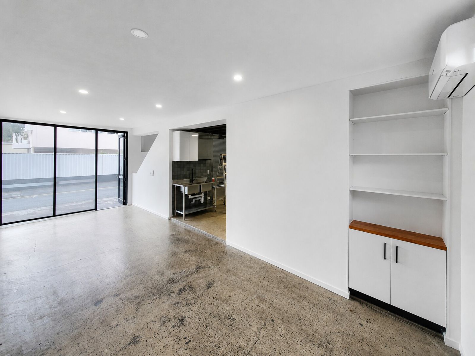 1 / 12 Simpson Street, Kirra