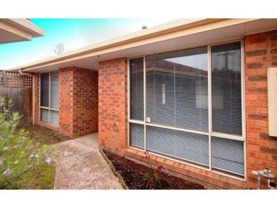 2 / 33 Parkview Close, Dandenong