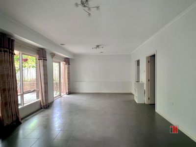 2 / 8 Faye Street, Reservoir