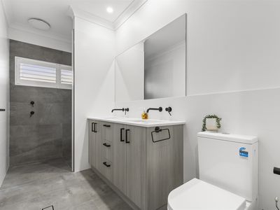 2 / 5 Stellmach Street, Everton Park