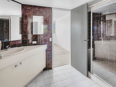 5c / 10 Marine Parade, Southport