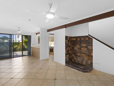 2 / 142 Carmody Road, St Lucia