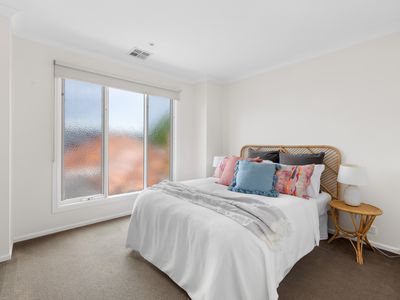 10 Mcneilage Street, Spotswood