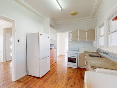 2 CORBETT AVENUE, Dubbo