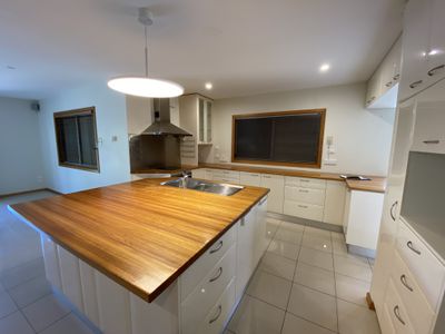 8 Perch Close, Werribee South