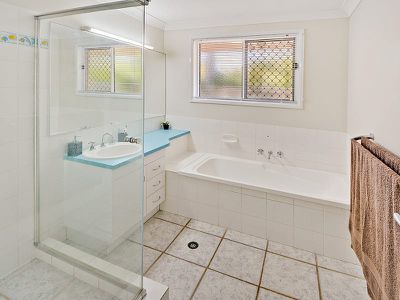 10 Satinwood Place, Mountain Creek