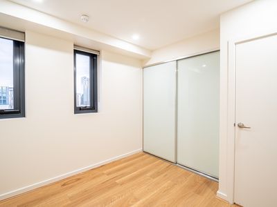 1701 / 10 Balfours Way, Adelaide
