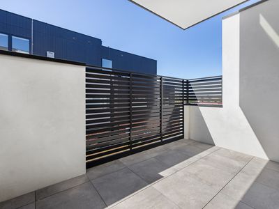 2 / 12 Irvine Crescent, Brunswick West