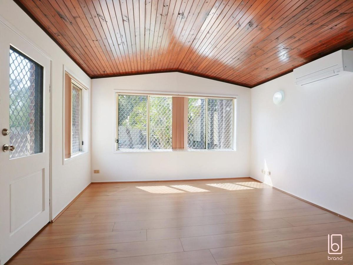 6 Tuross Close, Lake Haven