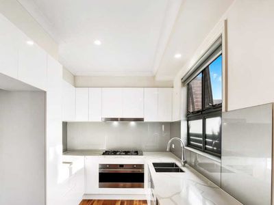 2 / 4 Fortune Street, Box Hill North