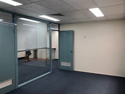 Level / 1/970 Logan Road, Holland Park