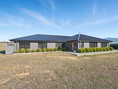 39 Lachlan Court, Brighton