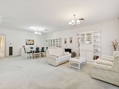 16 Amber Woods Drive, Glenside