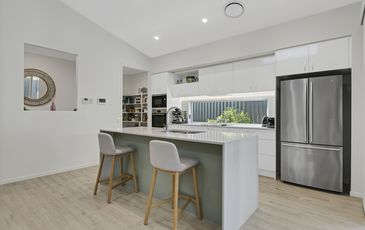 240 / 25 Banya Ave, Nirimba