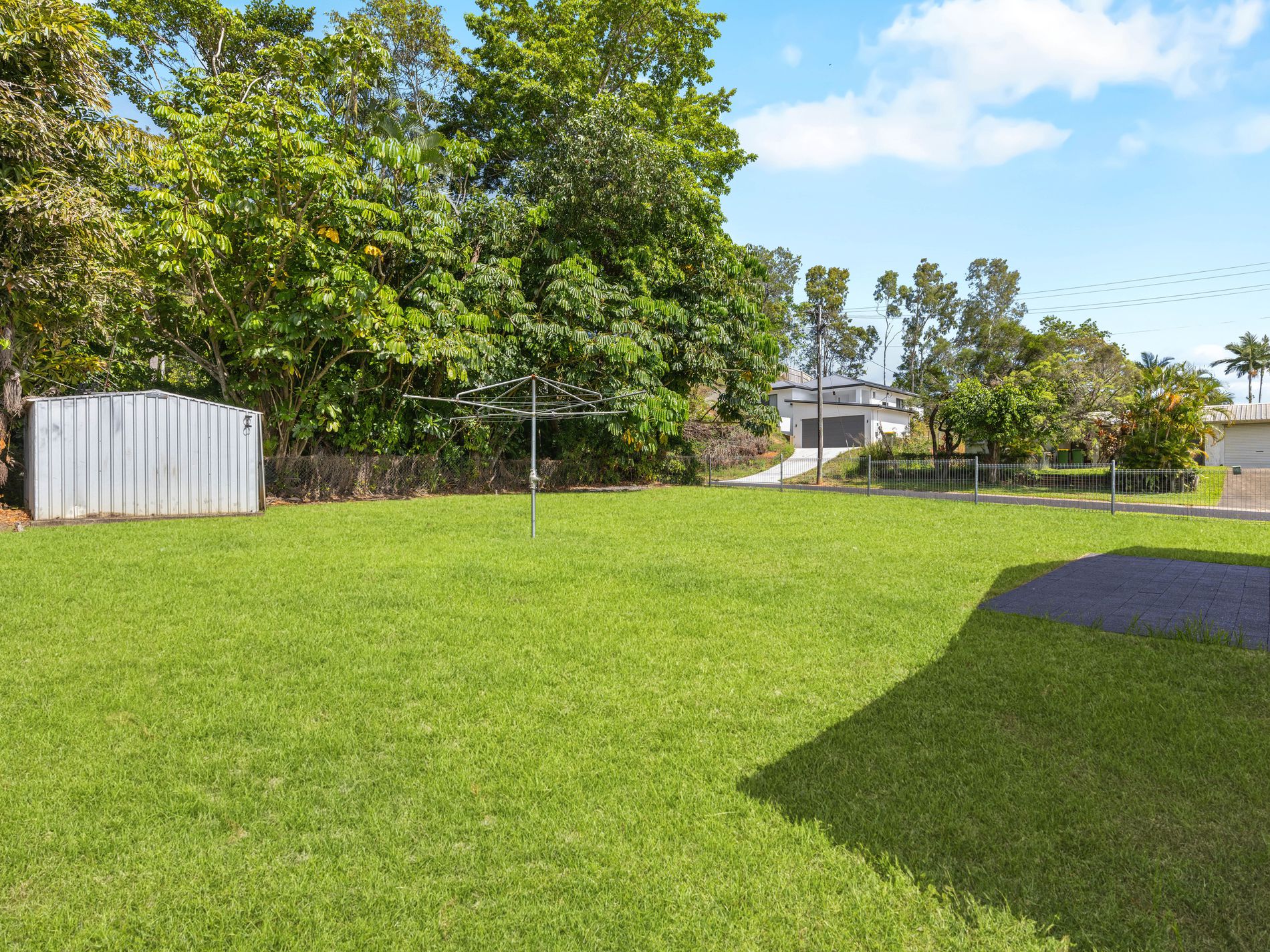 25 Hollywood Boulevard, White Rock