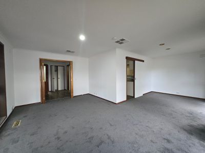 8 Snowy Court, Werribee