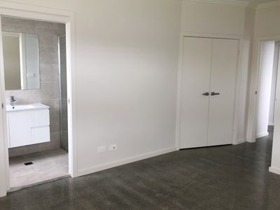 1 / 33 Caravel Crescent, Shell Cove