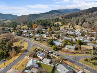 26 Lakeside Avenue, Mount Beauty