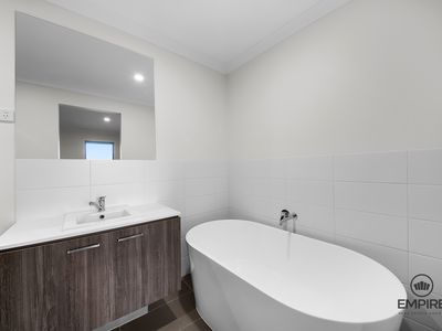 4 Gudali Walk, Clyde North