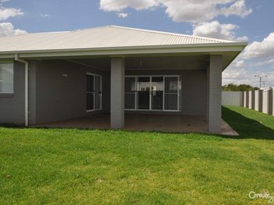 13 Azure Avenue, Dubbo