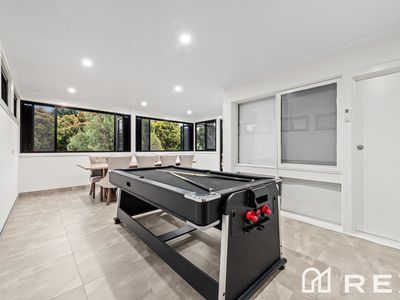 1 / 3 Sydney Parkinson Avenue, Endeavour Hills