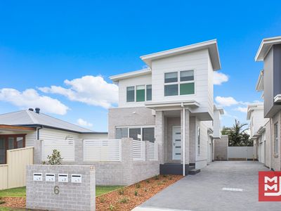 4 / 6 Addison Avenue, Lake Illawarra