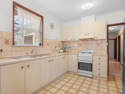 10 Centenary Crescent, Werribee