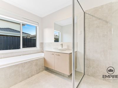 119 Yeungroon Blvd, Clyde North