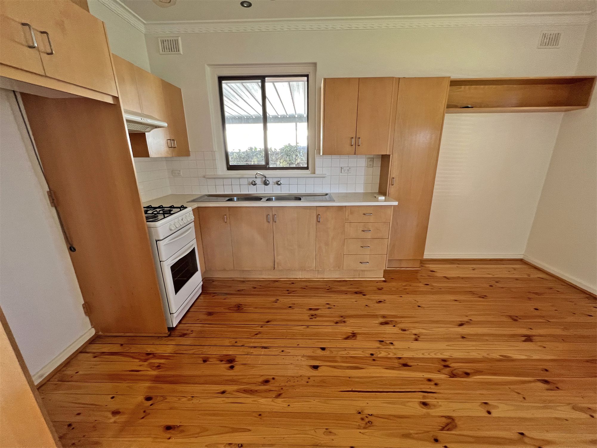 33 Wolseley Terrace, Ascot Park