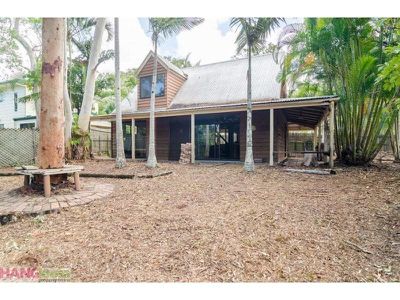 1 Sunset Way, Cooroibah