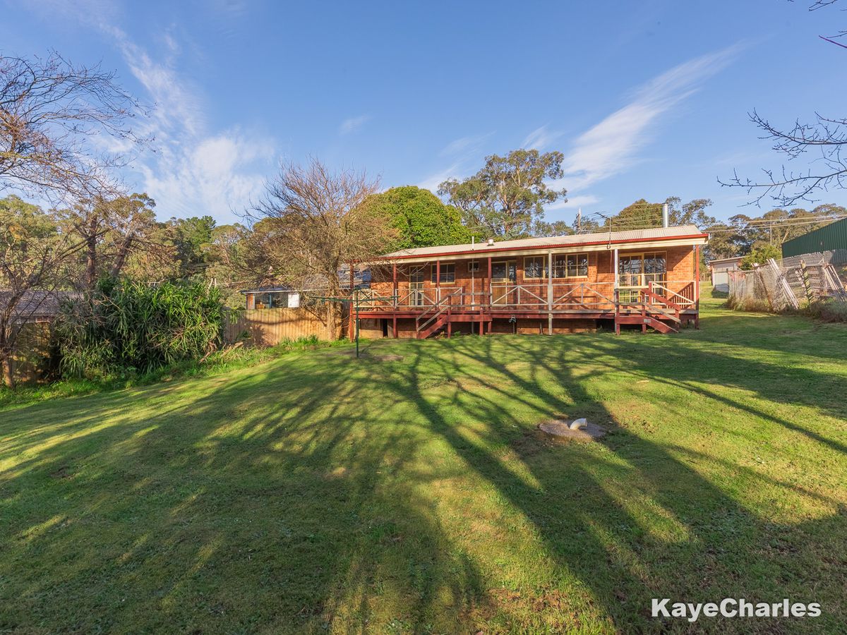 63 Beaconsfield-Emerald Road, Beaconsfield Upper