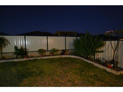 18 Johnsonia Bend, Hammond Park