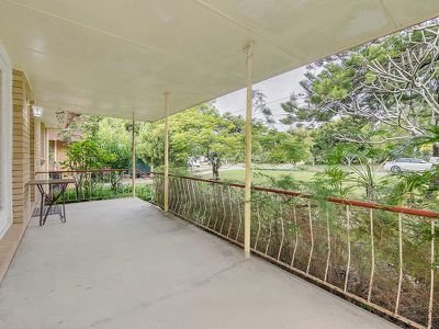12 Sunningdale Avenue, Rochedale South