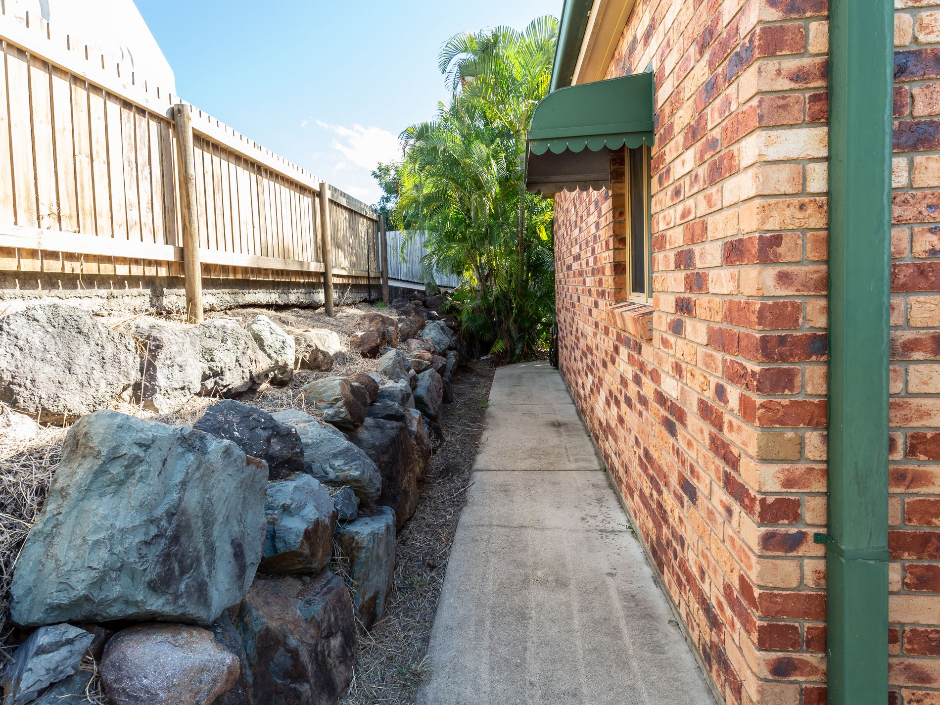 1 & 2 / 13 Eshelby Drive, Cannonvale