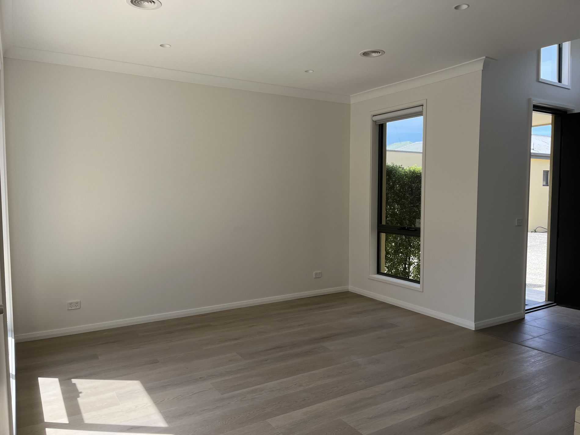 2 / 3 McNabb Avenue, Geelong West