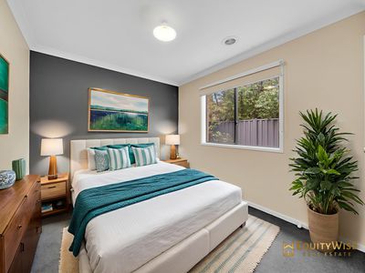 5 Lambertia Crescent, Manor Lakes