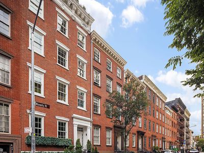 146 Waverly Place, New York, NY 10014, International