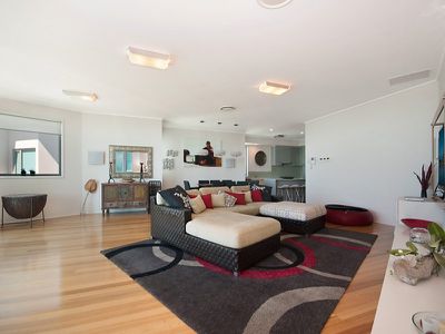 210 / 72 The Strand, North Ward