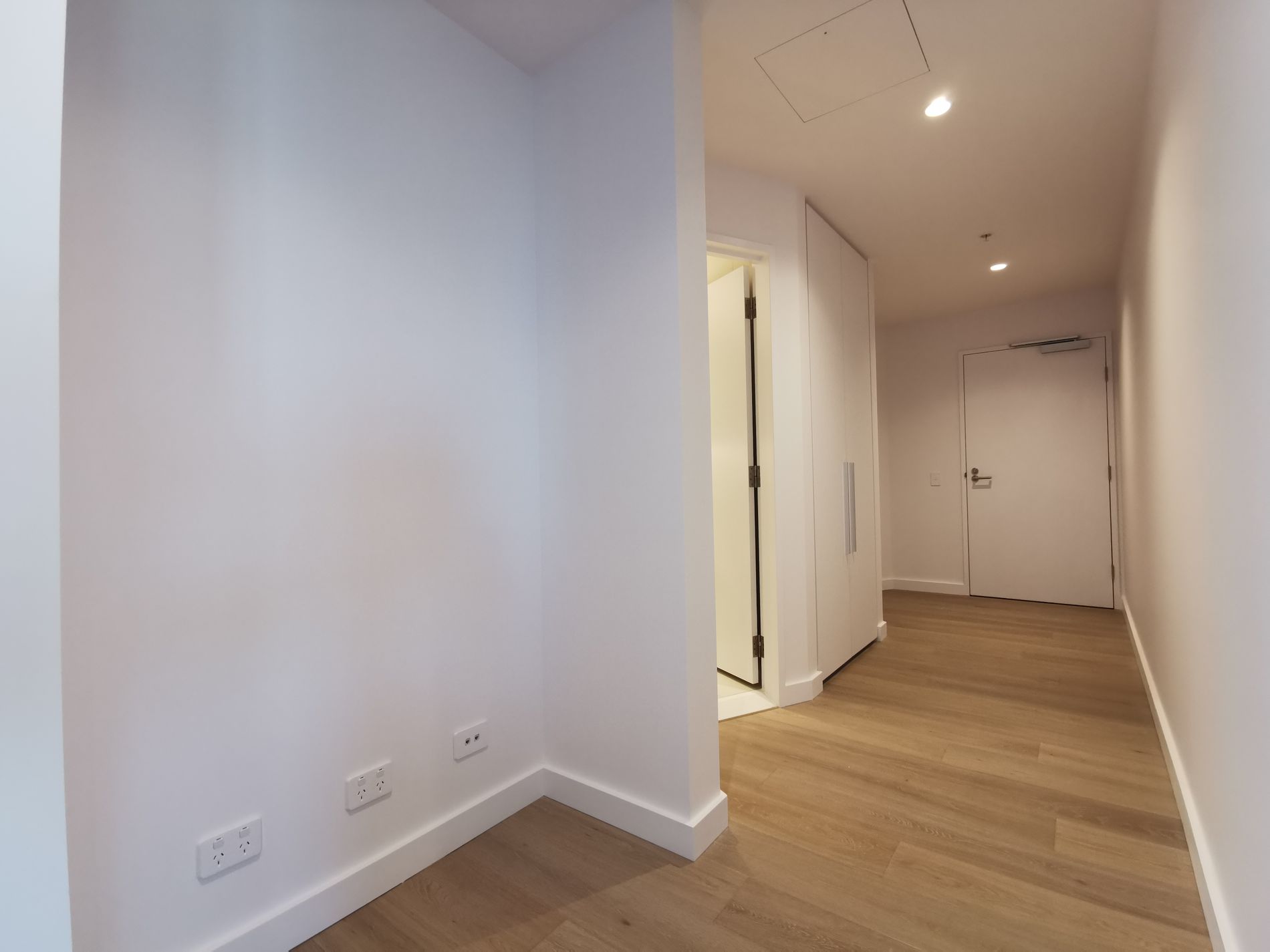 2105 / 628 Flinders Street, Docklands