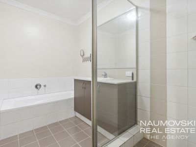 172 Shiraz Boulevard, Pearsall