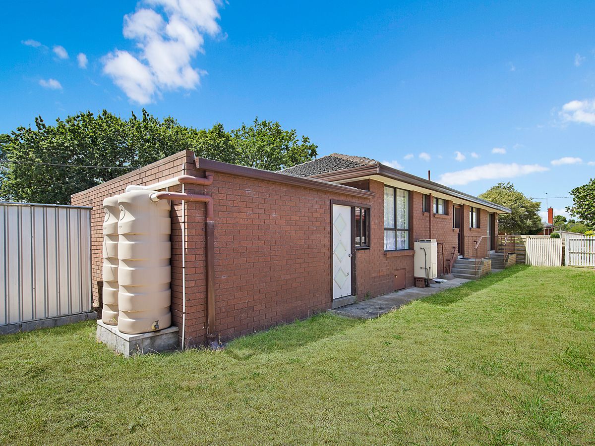 1 / 4 Victor Avenue, Dandenong North